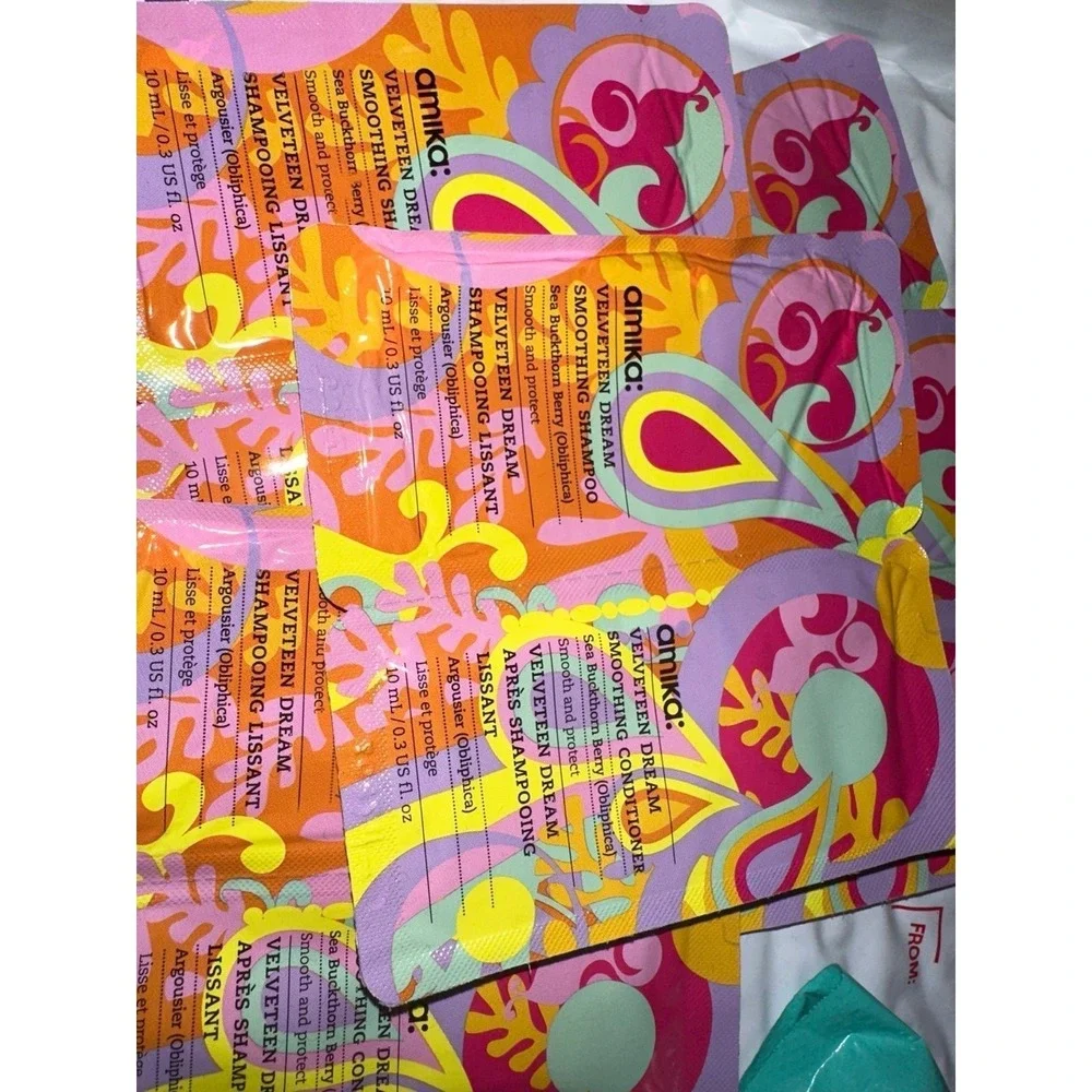 Amika Velveteen Dream shampoo‎ conditioner sample packs travel